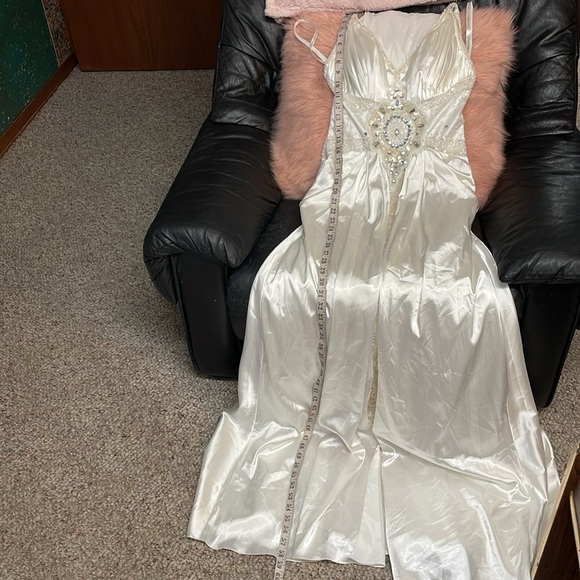 Satin beaded with lace insert gown/ wedding dress - Picture 10 of 13